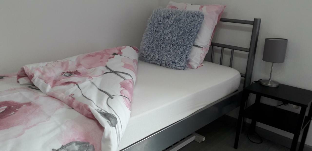 Au Chant Des Roches - Parking - Wifi - Terrasse - Chambres Familiales - Cerfontaine Ngoại thất bức ảnh